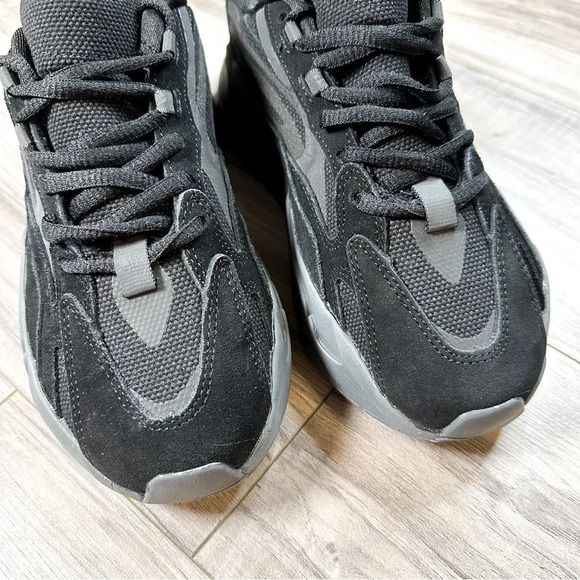 Adidas Yeezy Boost 700 V2 Vanta 9 - Picture 8 of 12